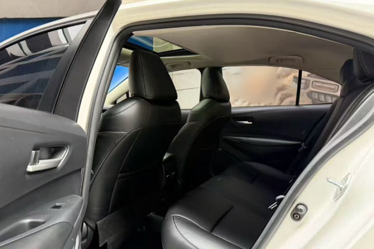 Used Toyota Corolla 2021 Dual-Motor 1.8L E-CVT Elite Edition Interior 2