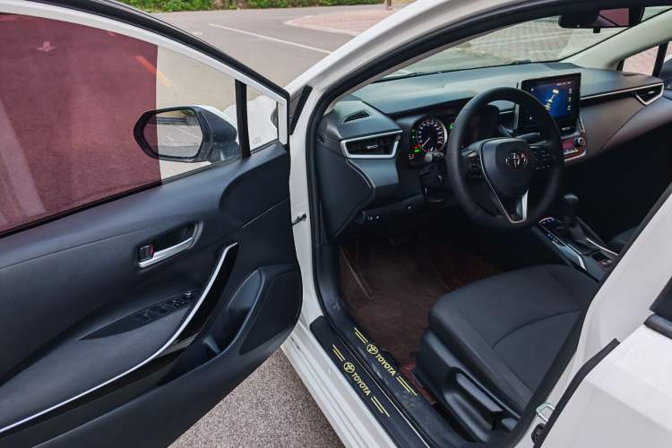 Used Toyota Corolla 2021 Dual-Motor 1.8L E-CVT Elite Edition Interior 2