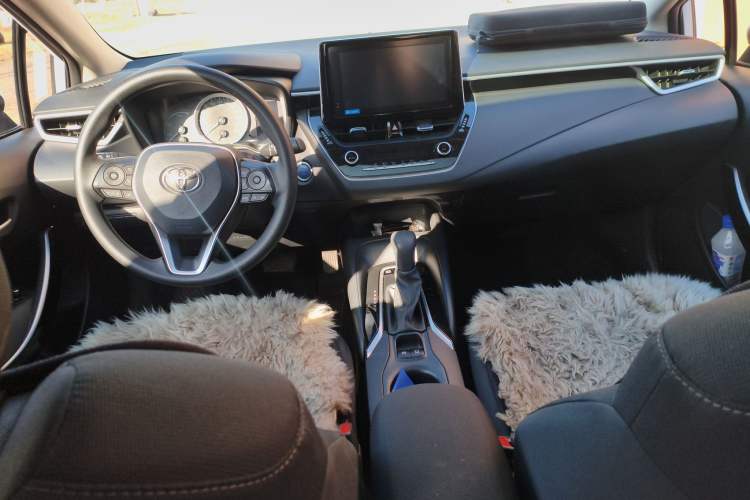 Used Toyota Corolla 2021 Dual-Motor 1.8L E-CVT Elite Edition Interior 2