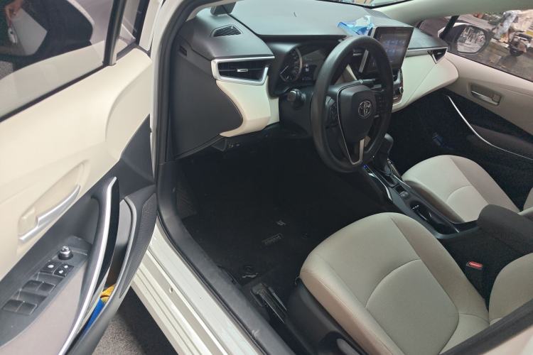 Used Toyota Corolla 2021 Dual-Motor 1.8L E-CVT Elite Edition Interior 3