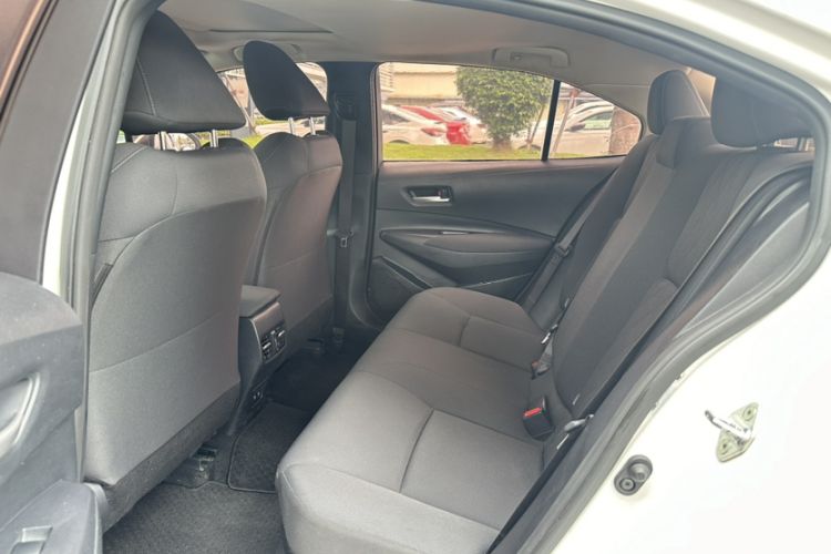 Used Toyota Corolla 2021 Dual-Motor 1.8L E-CVT Elite Edition Interior 3