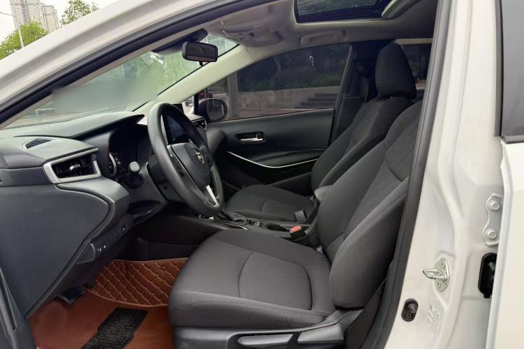 Used Toyota Corolla 2021 Dual-Motor 1.8L E-CVT Elite Edition Interior 3