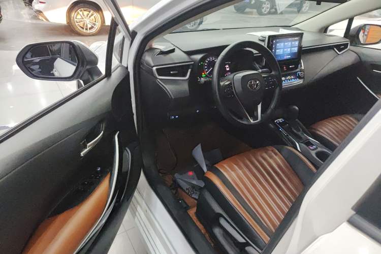 Used Toyota Corolla 2021 Dual-Motor 1.8L E-CVT Elite Edition Interior 3