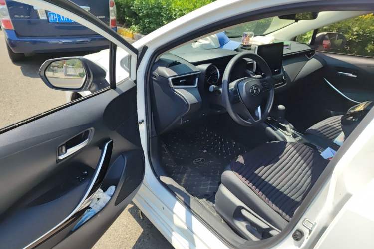 Used Toyota Corolla 2021 Dual-Motor 1.8L E-CVT Elite Edition Interior 3