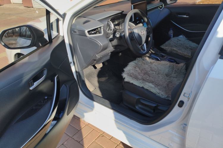 Used Toyota Corolla 2021 Dual-Motor 1.8L E-CVT Elite Edition Interior 3