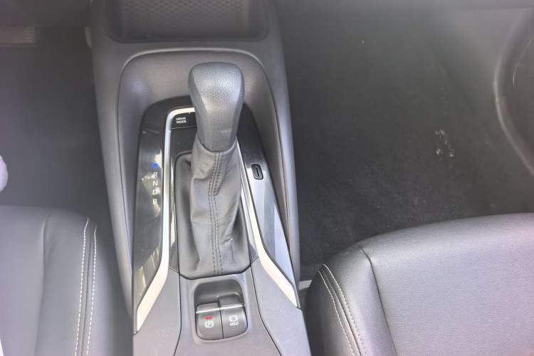 Used Toyota Corolla 2021 Dual-Motor 1.8L E-CVT Elite Edition Interior 4