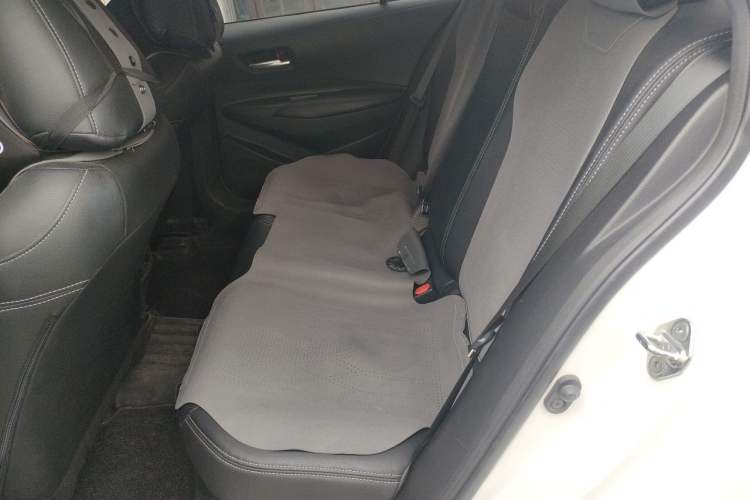Used Toyota Corolla 2021 Dual-Motor 1.8L E-CVT Elite Edition Interior 4
