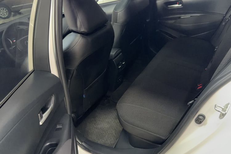 Used Toyota Corolla 2021 Dual-Motor 1.8L E-CVT Elite Edition Interior 5