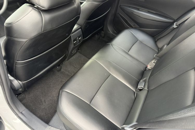 Used Toyota Corolla 2021 Dual-Motor 1.8L E-CVT Elite Edition Interior 5