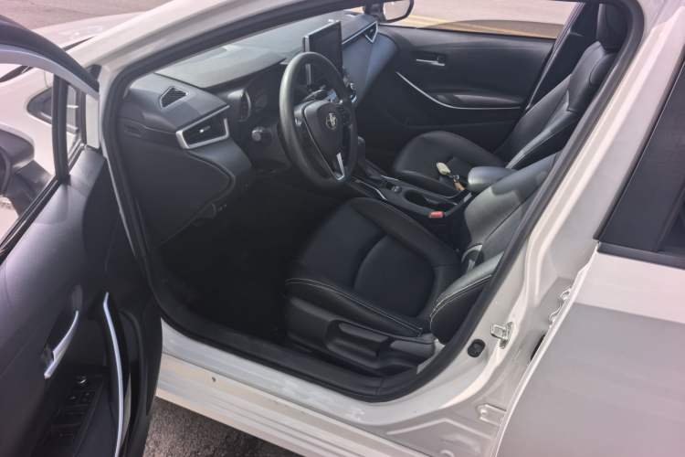 Used Toyota Corolla 2021 Dual-Motor 1.8L E-CVT Elite Edition Interior 6