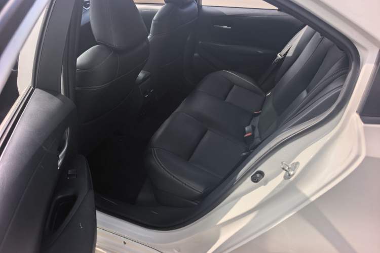 Used Toyota Corolla 2021 Dual-Motor 1.8L E-CVT Elite Edition Interior 7