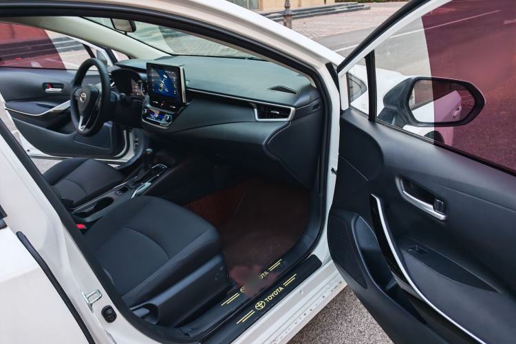 Used Toyota Corolla 2021 Dual-Motor 1.8L E-CVT Elite Edition Interior 7