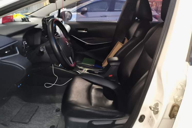 Used Toyota Corolla 2021 Dual-Motor 1.8L E-CVT Elite Edition Left Front Seat