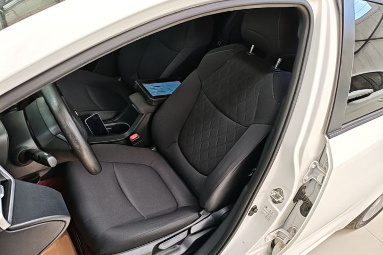 Used Toyota Corolla 2021 Dual-Motor 1.8L E-CVT Elite Edition Left Front Seat