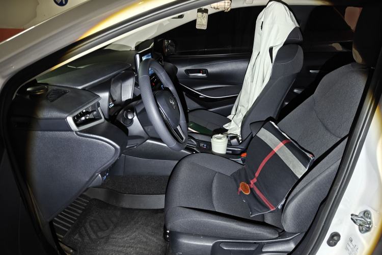 Used Toyota Corolla 2021 Dual-Motor 1.8L E-CVT Elite Edition Left Front Seat