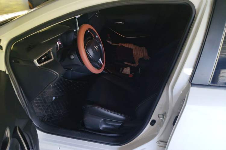 Used Toyota Corolla 2021 Dual-Motor 1.8L E-CVT Elite Edition Left Front Seat