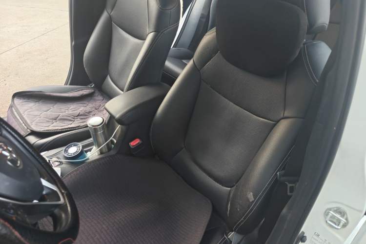Used Toyota Corolla 2021 Dual-Motor 1.8L E-CVT Elite Edition Left Front Seat