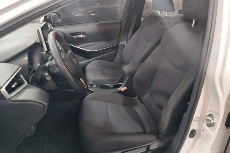 Used Toyota Corolla 2021 Dual-Motor 1.8L E-CVT Elite Edition Left Front Seat