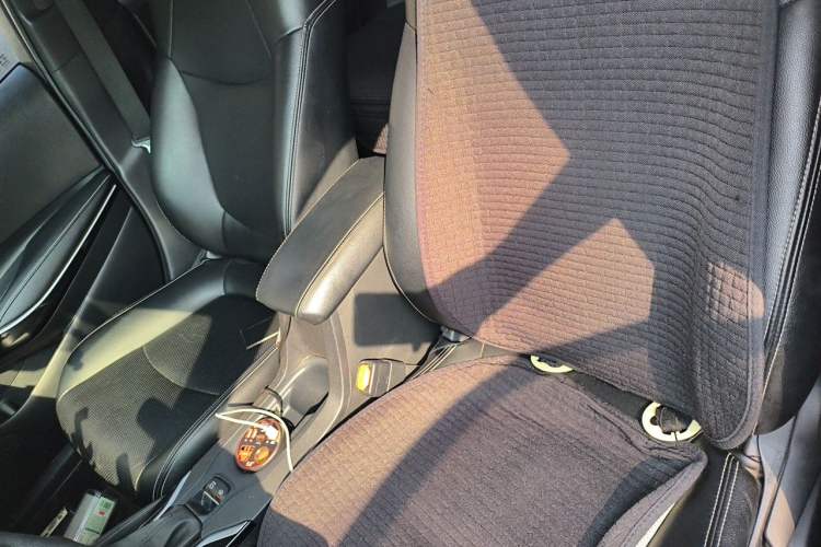 Used Toyota Corolla 2021 Dual-Motor 1.8L E-CVT Elite Edition Left Front Seat