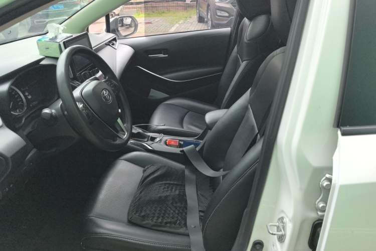 Used Toyota Corolla 2021 Dual-Motor 1.8L E-CVT Elite Edition Left Front Seat