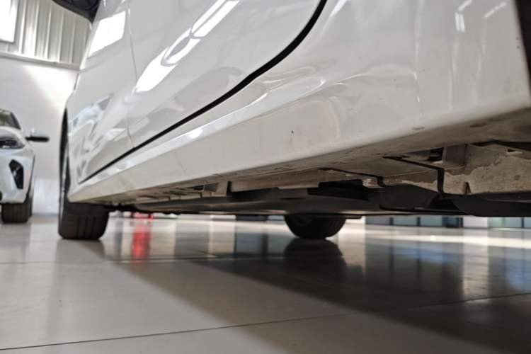 Used Toyota Corolla 2021 Dual-Motor 1.8L E-CVT Elite Edition Left Side Sill