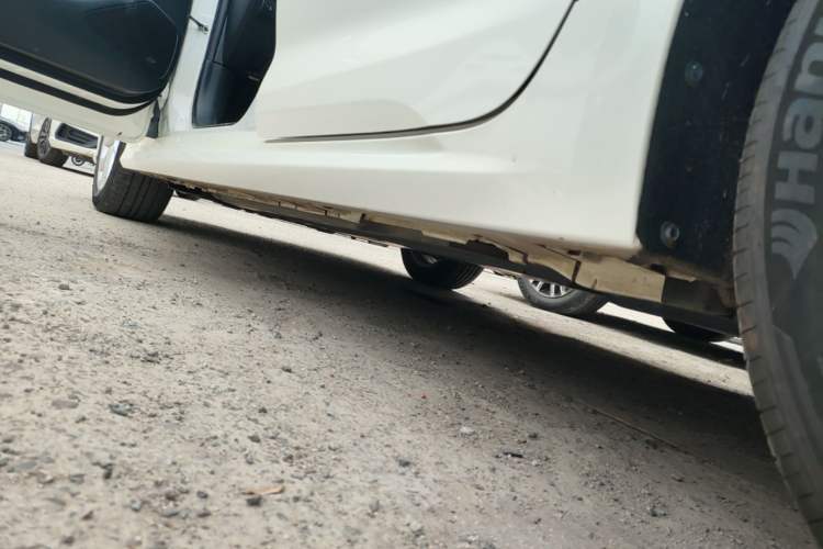 Used Toyota Corolla 2021 Dual-Motor 1.8L E-CVT Elite Edition Left Side Sill