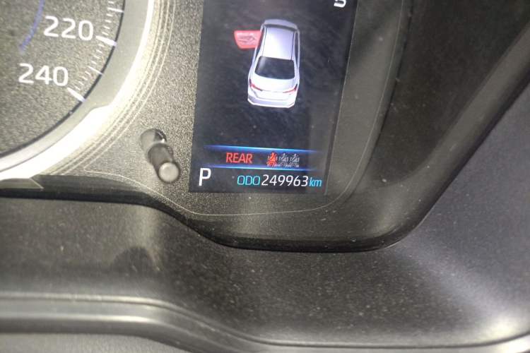 Used Toyota Corolla 2021 Dual-Motor 1.8L E-CVT Elite Edition Odometer Close Up