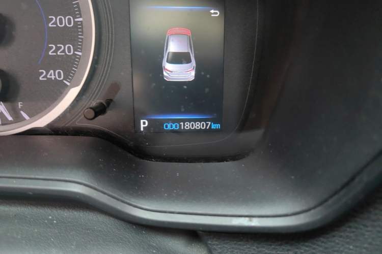 Used Toyota Corolla 2021 Dual-Motor 1.8L E-CVT Elite Edition Odometer Close Up