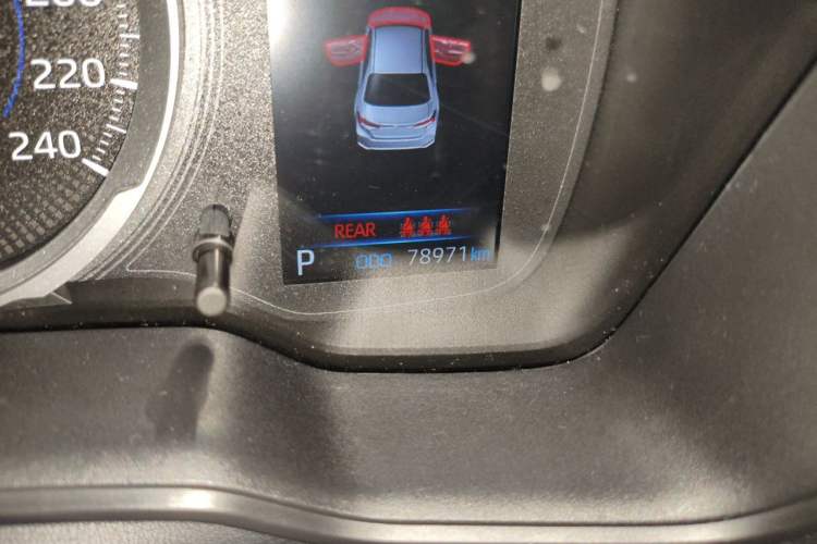 Used Toyota Corolla 2021 Dual-Motor 1.8L E-CVT Elite Edition Odometer Close Up