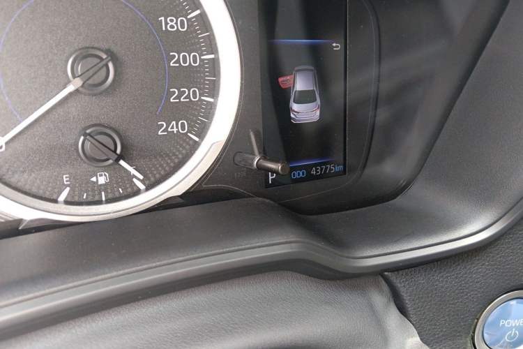 Used Toyota Corolla 2021 Dual-Motor 1.8L E-CVT Elite Edition Odometer Close Up