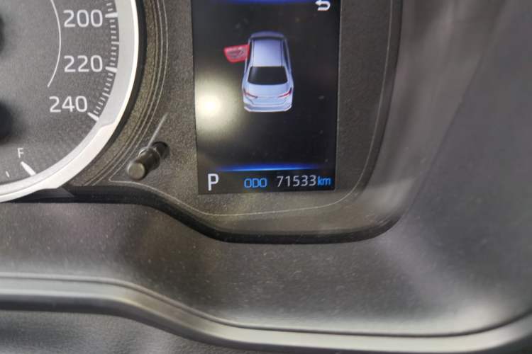 Used Toyota Corolla 2021 1.2T S-CVT Luxury Edition Odometer Close Up