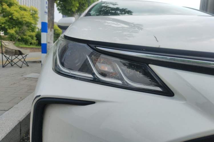 Used Toyota Corolla 2021 Dual-Motor 1.8L E-CVT Elite Edition Right Front Headlight