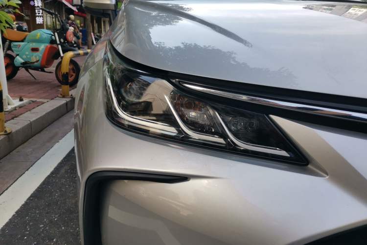 Used Toyota Corolla 2021 Dual-Motor 1.8L E-CVT Elite Edition Right Front Headlight