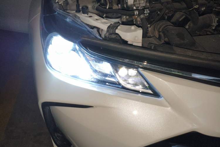 Used Toyota Corolla 2021 Dual-Motor 1.8L E-CVT Elite Edition Right Front Headlight