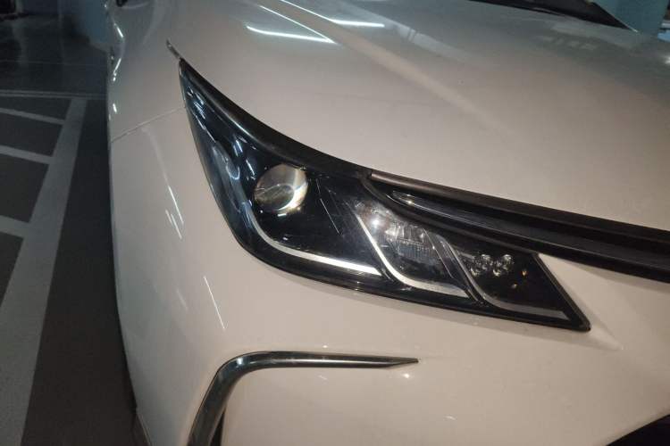 Used Toyota Corolla 2021 Dual-Motor 1.8L E-CVT Elite Edition Right Front Headlight