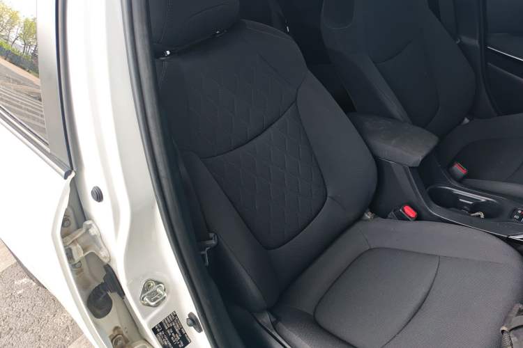Used Toyota Corolla 2021 Dual-Engine 1.8L E-CVT Pioneer Edition Right Front Seat