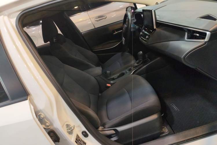 Used Toyota Corolla 2021 Dual-Motor 1.8L E-CVT Elite Edition Right Front Seat
