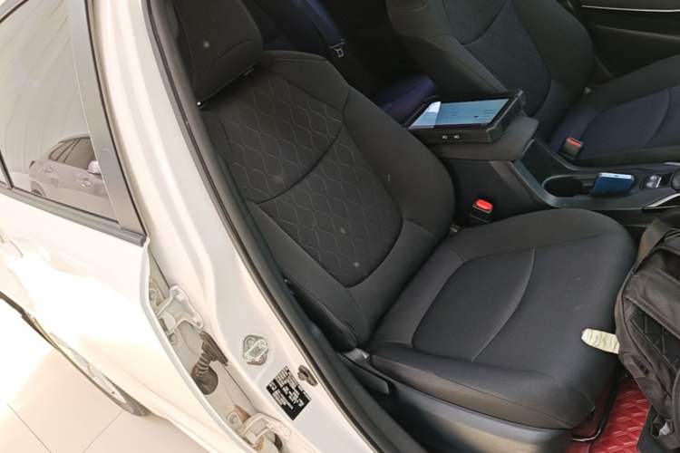 Used Toyota Corolla 2021 Dual-Motor 1.8L E-CVT Elite Edition Right Front Seat