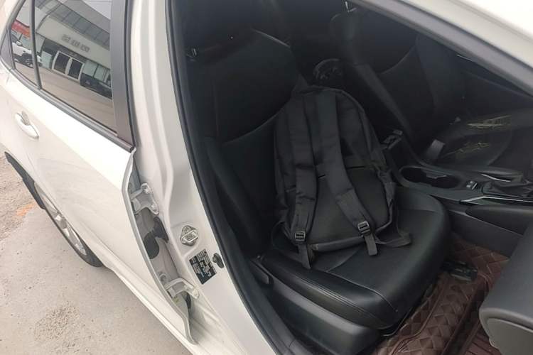 Used Toyota Corolla 2021 Dual-Motor 1.8L E-CVT Elite Edition Right Front Seat