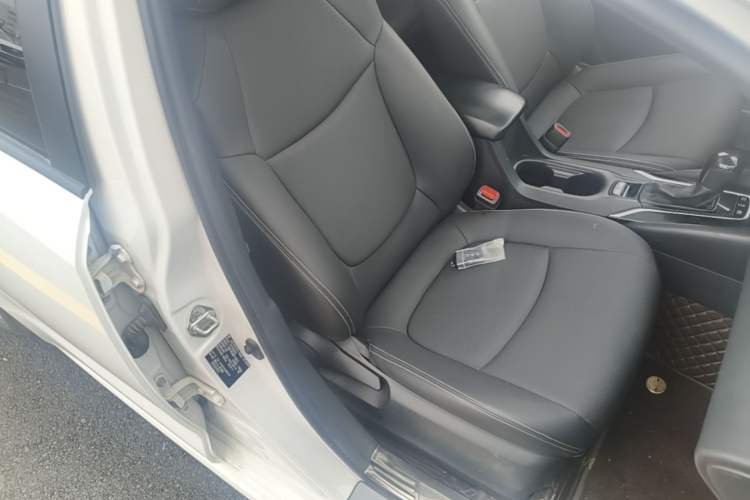Used Toyota Corolla 2021 Dual-Motor 1.8L E-CVT Elite Edition Right Front Seat