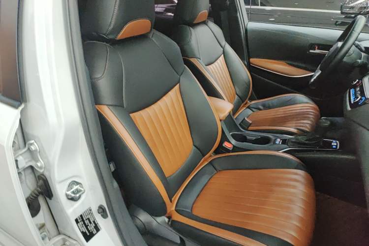 Used Toyota Corolla 2021 Dual-Motor 1.8L E-CVT Elite Edition Right Front Seat
