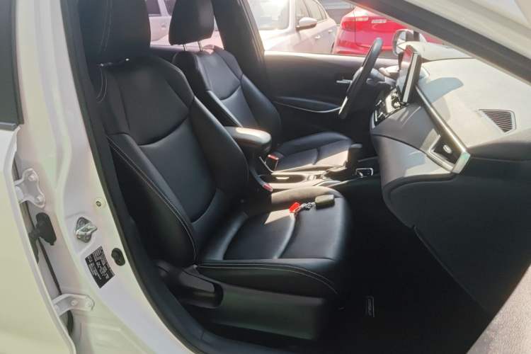 Used Toyota Corolla 2021 Dual-Motor 1.8L E-CVT Elite Edition Right Front Seat