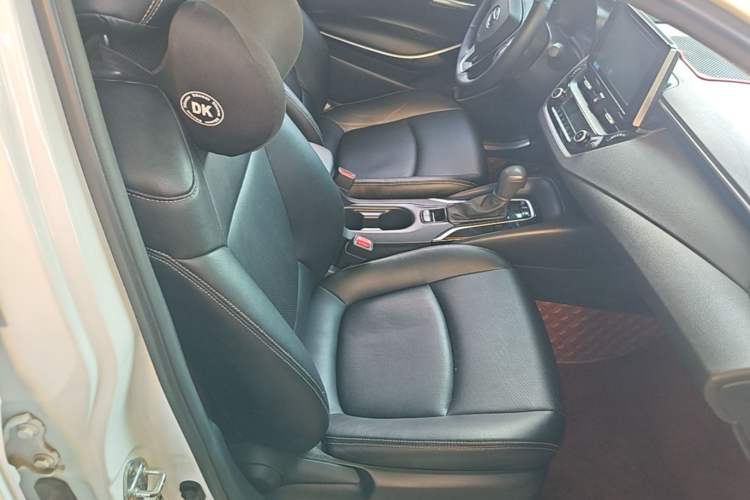 Used Toyota Corolla 2021 Dual-Motor 1.8L E-CVT Elite Edition Right Front Seat