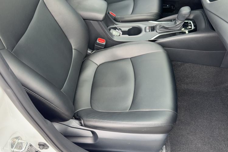 Used Toyota Corolla 2021 Dual-Motor 1.8L E-CVT Elite Edition Right Front Seat