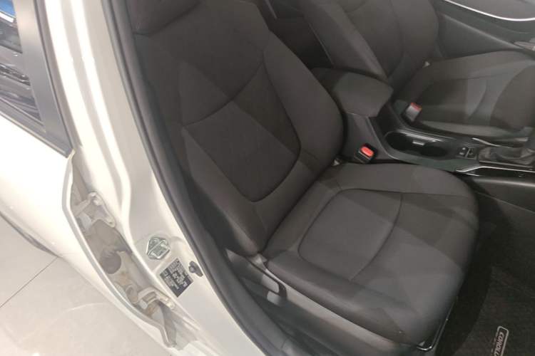 Used Toyota Corolla 2021 Dual-Motor 1.8L E-CVT Elite Edition Right Front Seat