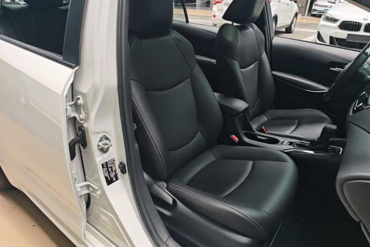 Used Toyota Corolla 2021 Dual-Motor 1.8L E-CVT Elite Edition Right Front Seat