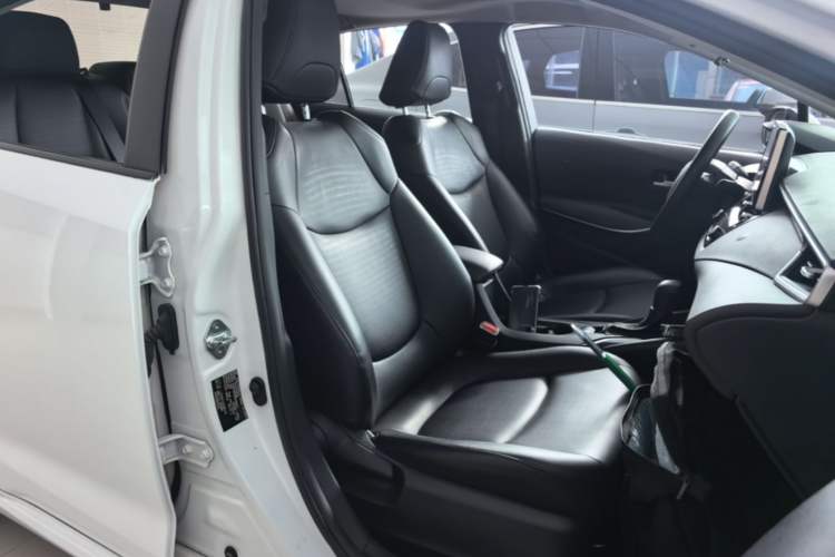Used Toyota Corolla 2021 Dual-Motor 1.8L E-CVT Elite Edition Right Front Seat