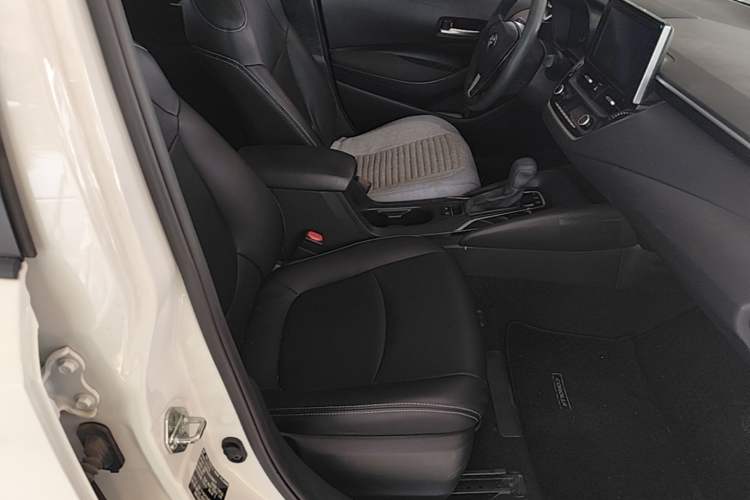 Used Toyota Corolla 2021 1.2T S-CVT Elite Edition Right Front Seat