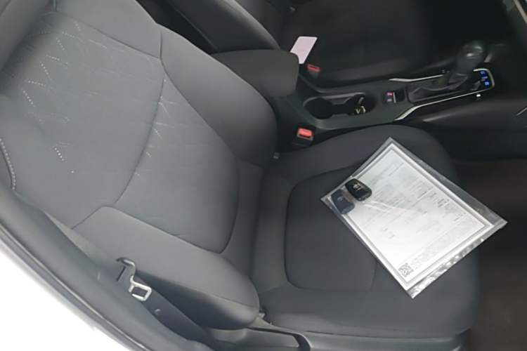 Used Toyota Corolla 2021 Dual-Motor 1.8L E-CVT Elite Edition Right Front Seat