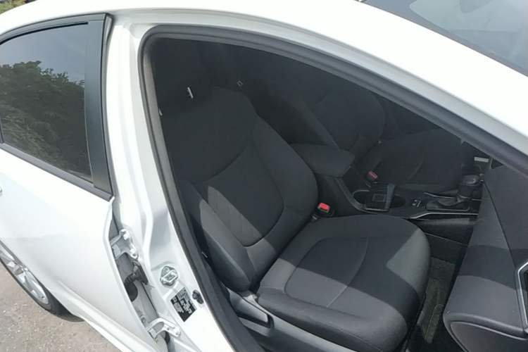 Used Toyota Corolla 2021 Dual-Motor 1.8L E-CVT Elite Edition Right Front Seat